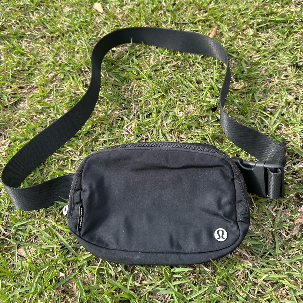 Lululemon Belt Bag black OS